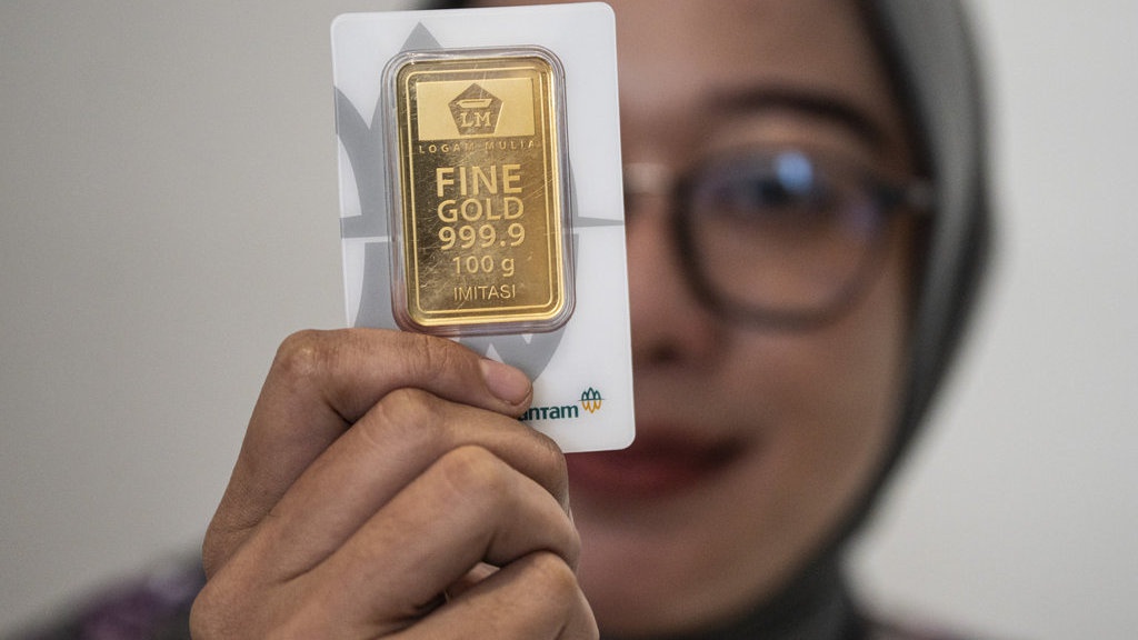 Emas atau Perak, Mana Investasi yang Menguntungkan Saat Ini?