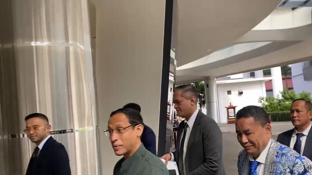 Nadiem Makarim Penuhi Panggilan Kejagung Didampingi Hotman Paris Nadiem Makarim Penuhi Panggilan Kejagung Didampingi Hotman Paris