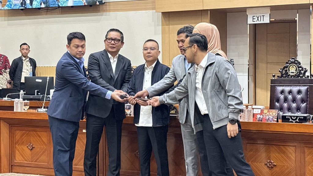 Rusdi Masse Resmi Jadi Wakil Ketua Komisi III Gantikan Sahroni Rusdi Masse Resmi Jadi Wakil Ketua Komisi III Gantikan Sahroni