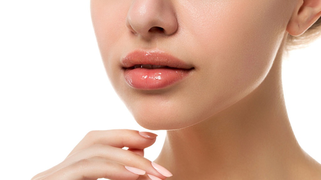 7 Rekomendasi Lipstik yang Tidak Membuat Bibir Hitam 7 Rekomendasi Lipstik yang Tidak Membuat Bibir Hitam