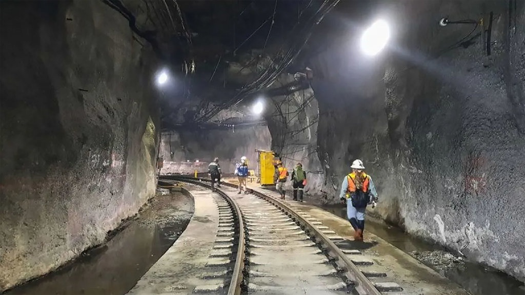 Seluruh Korban Insiden Tambang Freeport Berhasil Dievakuasi Seluruh Korban Insiden Tambang Freeport Berhasil Dievakuasi