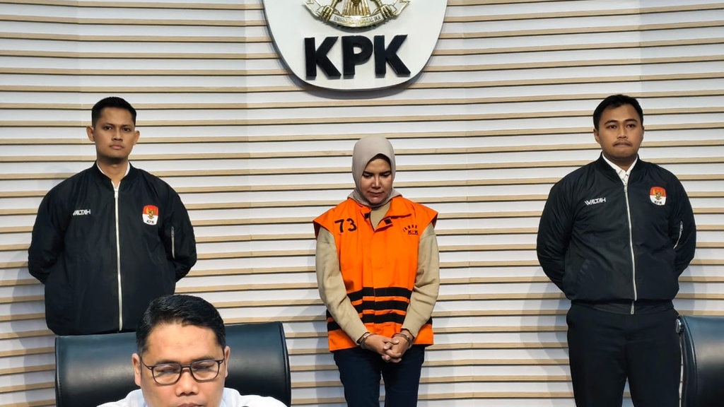 KPK Tahan Ketua Kadin Kaltim Dayang Donna di Kasus IUP Kaltim KPK Tahan Ketua Kadin Kaltim Dayang Donna di Kasus IUP Kaltim