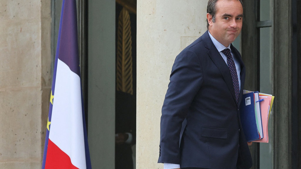 Sosok Sebastien Lecornu yang Ditunjuk Macron Jadi PM Prancis