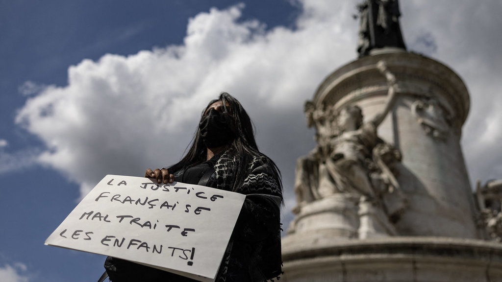 Perdana Menteri Bayrou Lengser, Prancis Terancam Kolaps?