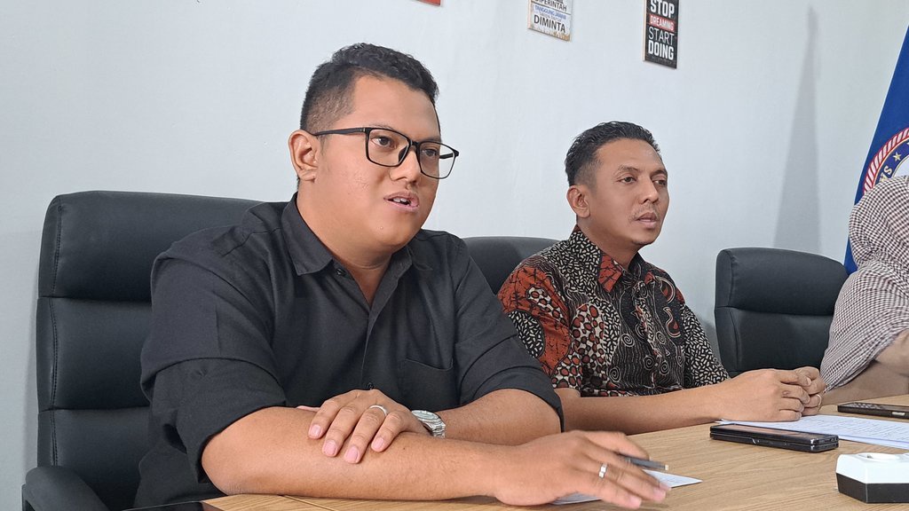 Kuasa Hukum: Iko Juliant Terjatuh karena Dilempari Benda Tumpul Kuasa Hukum: Iko Juliant Terjatuh karena Dilempari Benda Tumpul