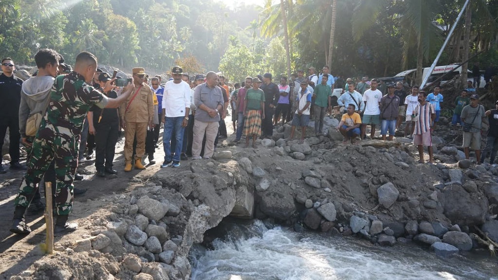 Update Banjir Nagekeo: 747 KK Mengungsi, 7 Jembatan Putus Update Banjir Nagekeo: 747 KK Mengungsi, 7 Jembatan Putus