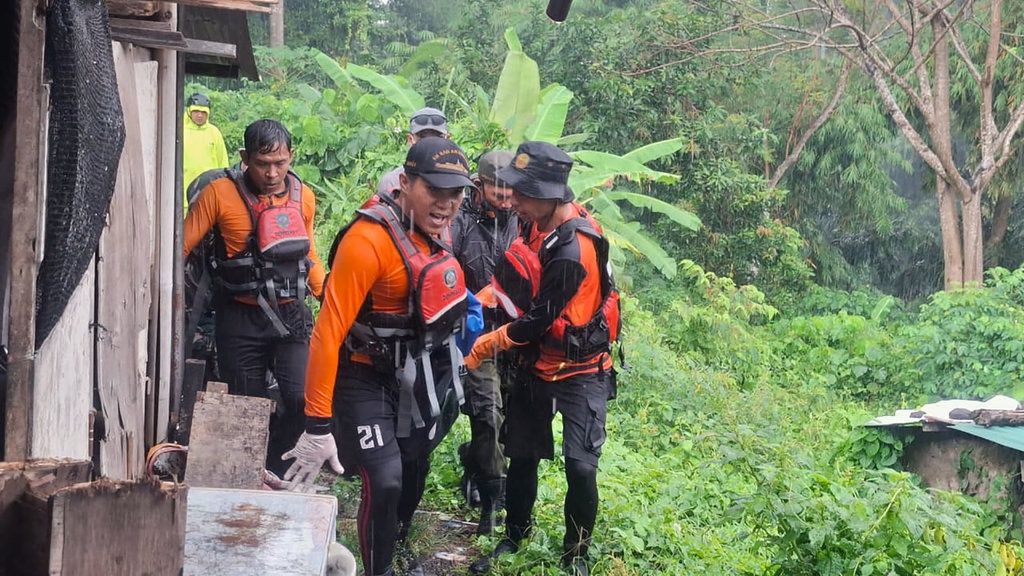 Tim SAR Denpasar Kembali Evakuasi 1 Jenazah Korban Banjir Bali