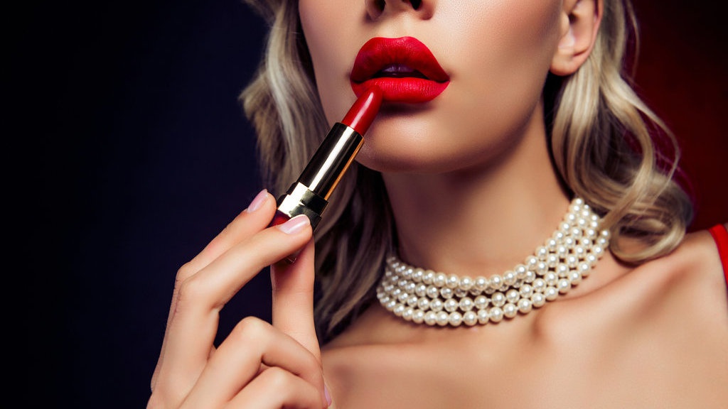 7 Rekomendasi Lipstik Matte yang Tidak Membuat Bibir Kering 7 Rekomendasi Lipstik Matte yang Tidak Membuat Bibir Kering