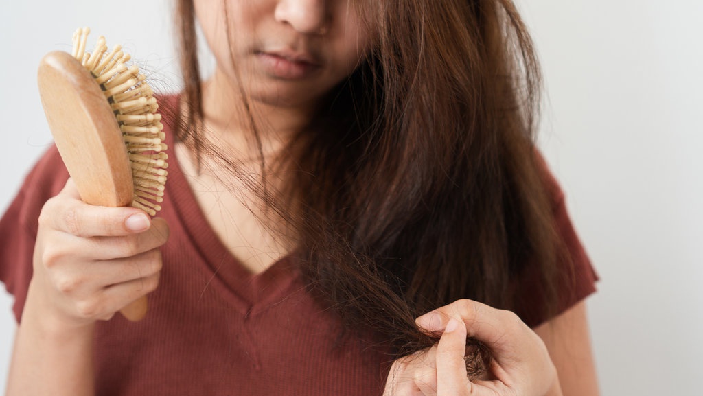 7 Rekomendasi Shampo yang Cocok untuk Rambut Rontok dan Tipis 7 Rekomendasi Shampo yang Cocok untuk Rambut Rontok dan Tipis