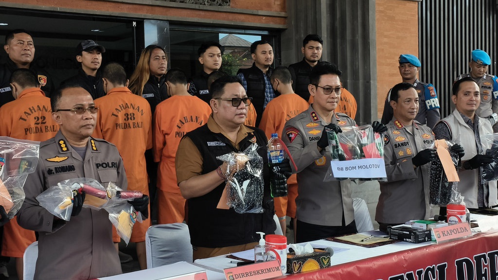 Polda Bali Tetapkan 14 Pedemo Jadi Tersangka, Termasuk 4 Anak Polda Bali Tetapkan 14 Pedemo Jadi Tersangka, Termasuk 4 Anak