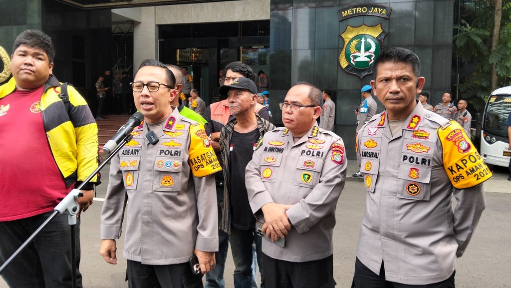 Polda Metro Jaya Bantah Delpedro Dkk Lakukan Aksi Mogok Makan Polda Metro Jaya Bantah Delpedro Dkk Lakukan Aksi Mogok Makan