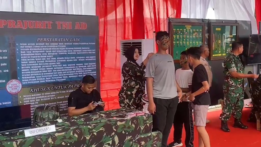 TNI AD Juga Buka Stan Rekrutmen Prajurit di Acara TNI Fair TNI AD Juga Buka Stan Rekrutmen Prajurit di Acara TNI Fair