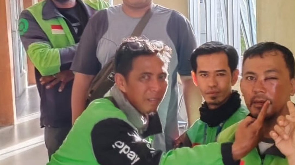Anggota TNI Diduga Pukul Driver Ojol hingga Tulang Hidung Patah Anggota TNI Diduga Pukul Driver Ojol hingga Tulang Hidung Patah