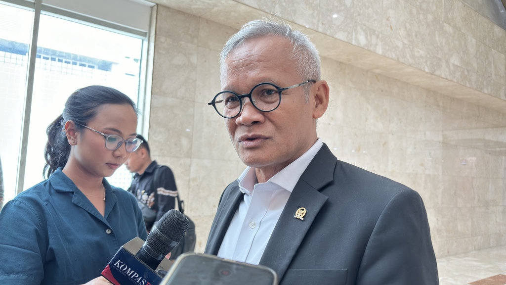 Komisi II DPR akan Panggil Kemendagri soal Perubahan Status IKN Komisi II DPR akan Panggil Kemendagri soal Perubahan Status IKN