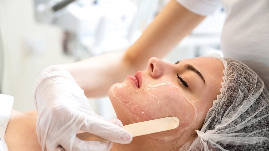 7 Rekomendasi Peeling Gel Terbaik untuk Eksfoliasi Wajah