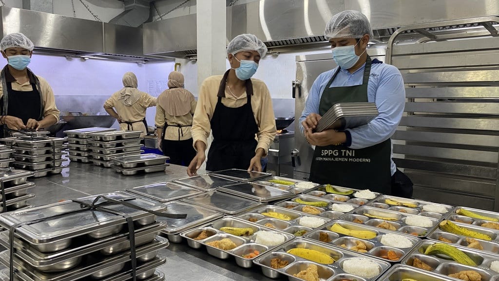 DPR Minta Seluruh Dapur MBG Harus Miliki SLHS Sebelum Beroperasi