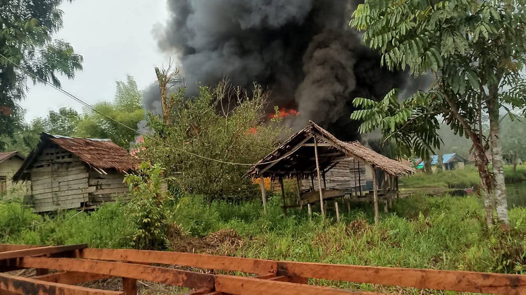 Kelompok Sipil Bersenjata Bakar Rumah & Tembak Warga di Asmat Kelompok Sipil Bersenjata Bakar Rumah & Tembak Warga di Asmat