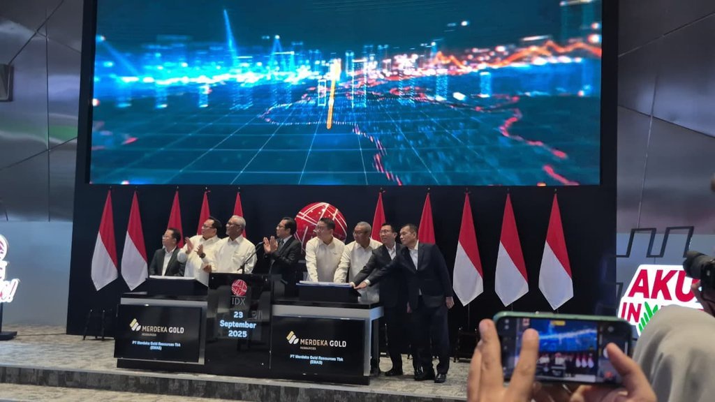 Debut di Bursa, Saham EMAS Langsung Tembus ARA 25% Debut di Bursa, Saham EMAS Langsung Tembus ARA 25%