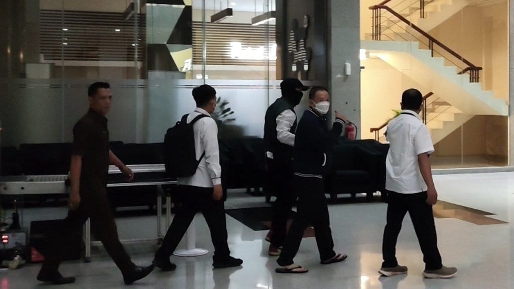 Kuasa Hukum Angkat Bicara Usai Menas Erwin Ditangkap KPK Kuasa Hukum Angkat Bicara Usai Menas Erwin Ditangkap KPK