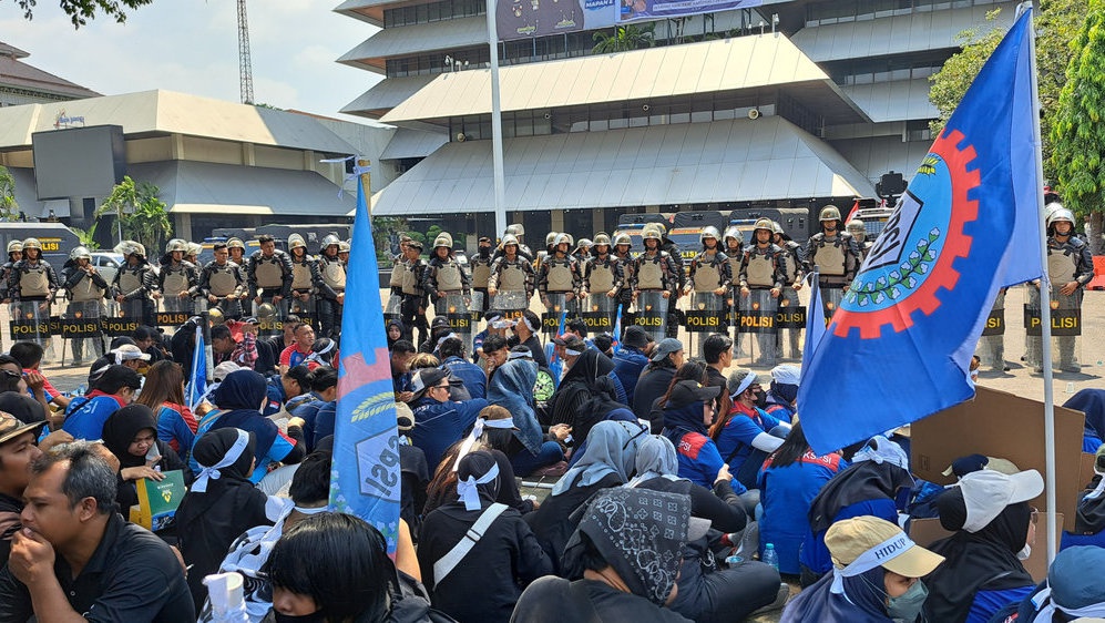 Pilu Buruh PHK Sritex, Setengah Tahun Pesangon Tak Kunjung Cair Pilu Buruh PHK Sritex, Setengah Tahun Pesangon Tak Kunjung Cair