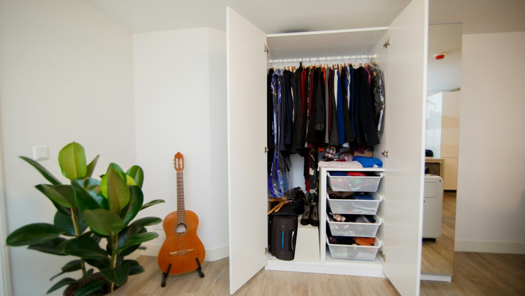 12 Rekomendasi Rak Baju dan Tempat Penyimpanan Barang 12 Rekomendasi Rak Baju dan Tempat Penyimpanan Barang