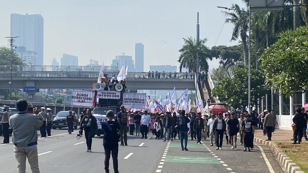 Transjakarta Alihkan Rute di Koridor 9 Imbas Demo di Depan DPR