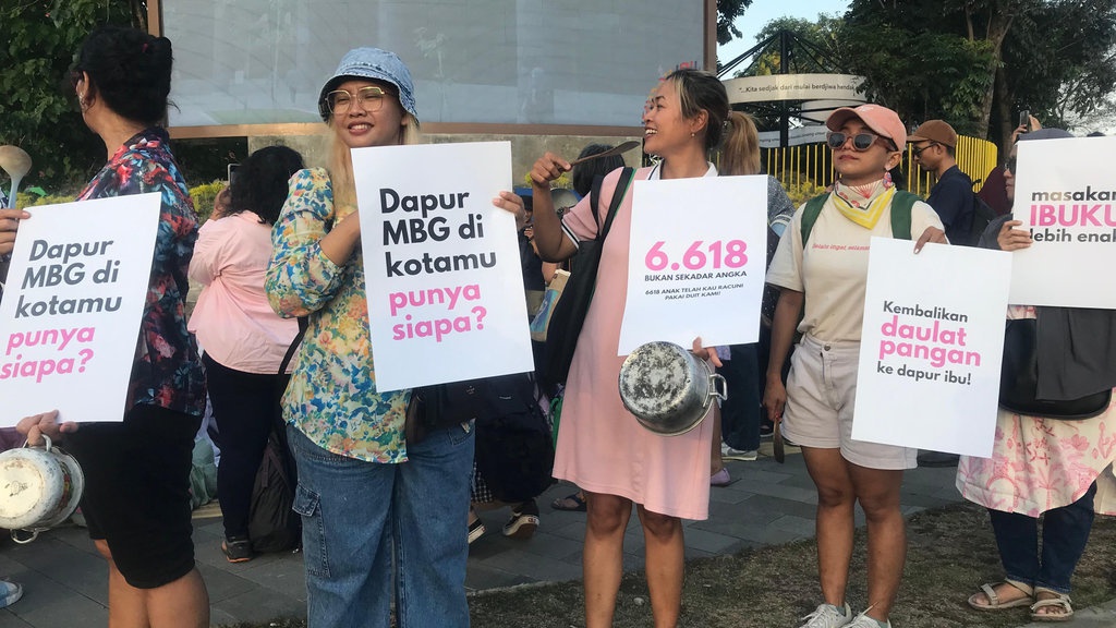 Ibu-Ibu di Yogyakarta Gelar Aksi Memukul Panci Bentuk Protes MBG