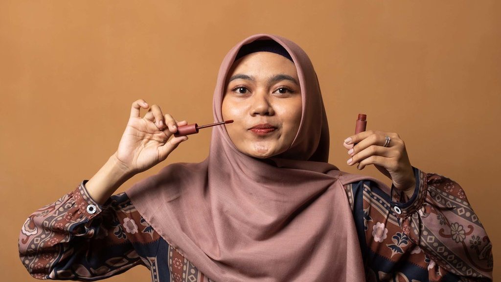 10 Rekomendasi Lip Matte untuk Kulit Sawo Matang 10 Rekomendasi Lip Matte untuk Kulit Sawo Matang
