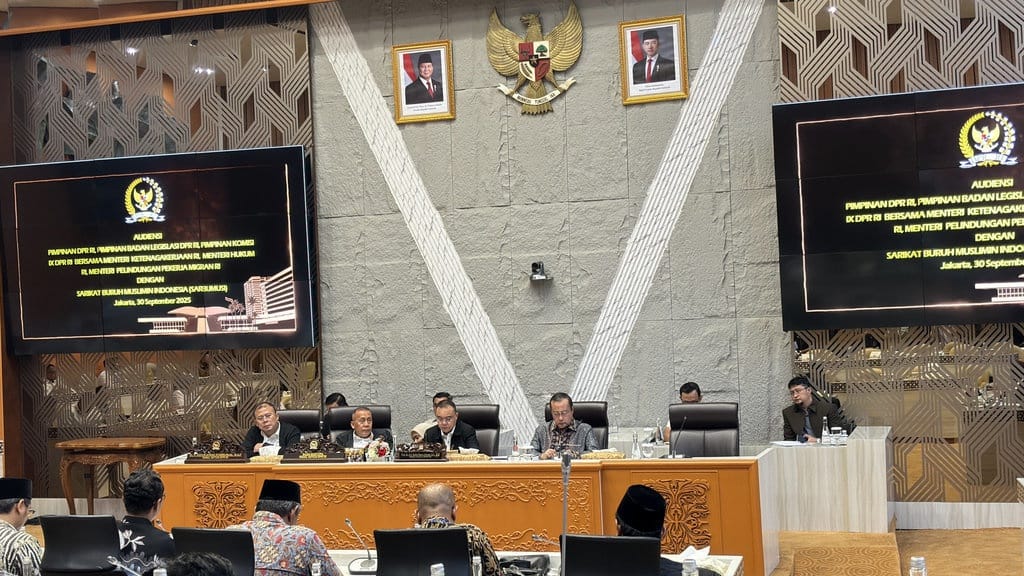 DPR Janji Libatkan Buruh Susun UU Ketenagakerjaan yang Baru DPR Janji Libatkan Buruh Susun UU Ketenagakerjaan yang Baru