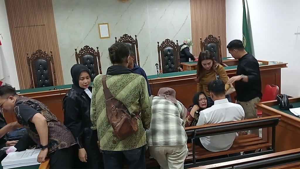 2 Terdakwa Tipikor Bandung Zoo Nangis Dituntut 15 Tahun Penjara