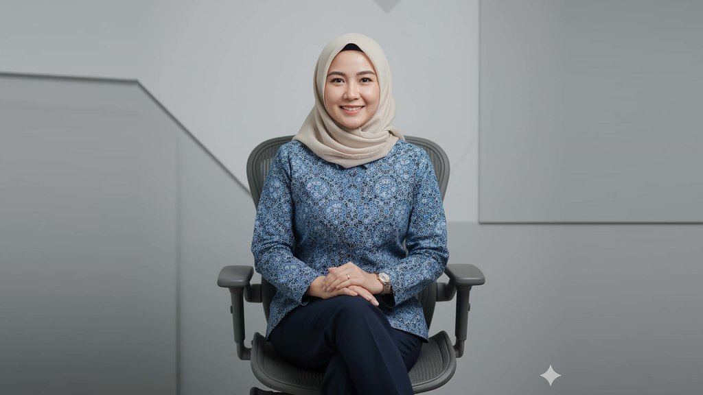 10 Prompt AI Foto Mengenakan Baju Kerja Perempuan Nuansa Batik