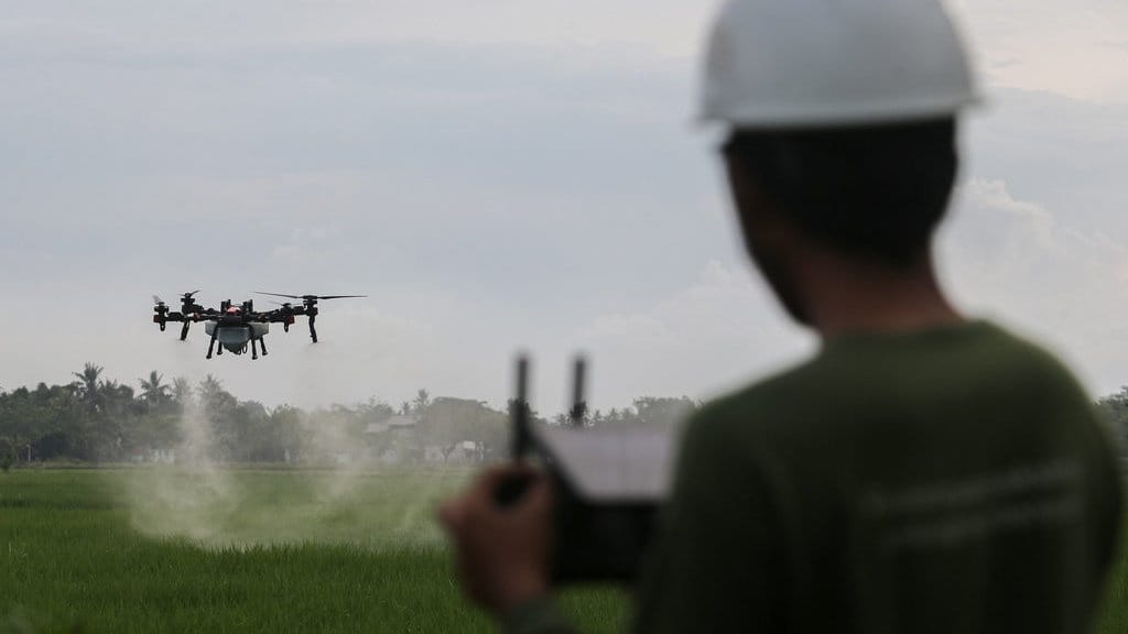 Kemenhub Mau Atur Drone Bisa Angkut Sembako MBG di Daerah 3T Kemenhub Mau Atur Drone Bisa Angkut Sembako MBG di Daerah 3T