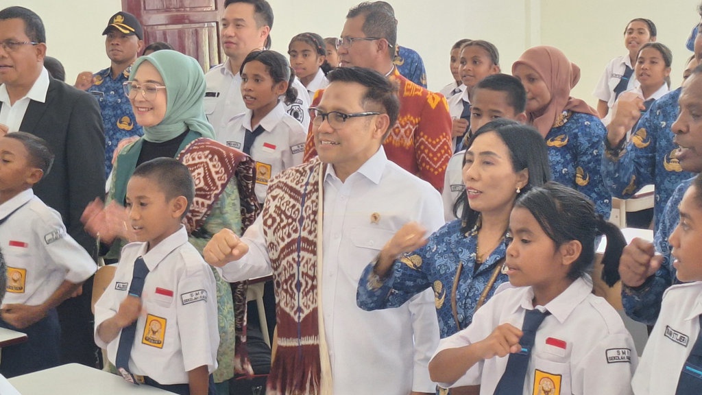 Cak Imin Sebut Pemerintah Berkomitmen Tekan Kemiskinan di NTT Cak Imin Sebut Pemerintah Berkomitmen Tekan Kemiskinan di NTT