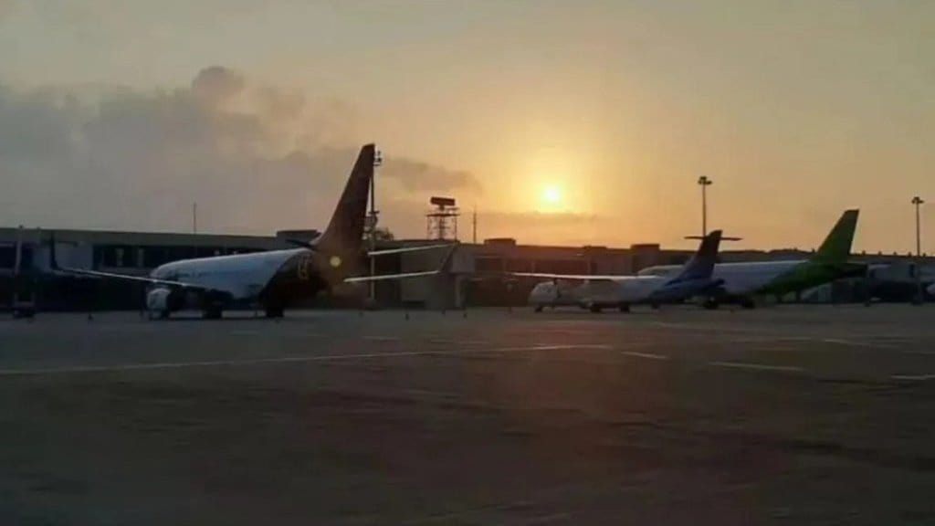 Pesawat Rute Padang-Jakarta Mendarat Darurat di Palembang Pesawat Rute Padang-Jakarta Mendarat Darurat di Palembang