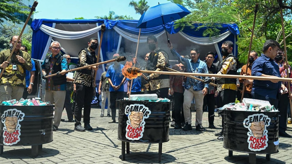Lindungi Pasar, Purbaya Musnahkan Jutaan Batang Rokok Ilegal