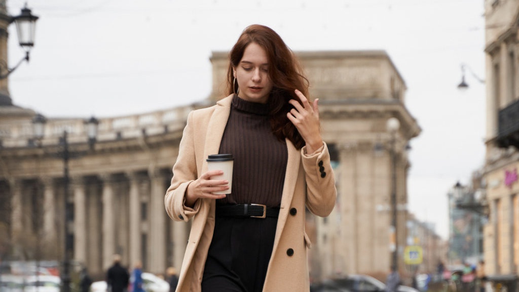 7 Rekomendasi Dark Academia Outfit yang Keren dan Stylish 7 Rekomendasi Dark Academia Outfit yang Keren dan Stylish