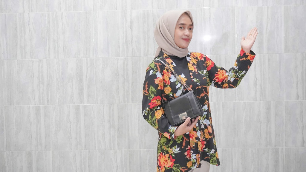 7 Inspirasi OOTD Batik Hijab kasual, Modern, & Kekinian 7 Inspirasi OOTD Batik Hijab kasual, Modern, & Kekinian