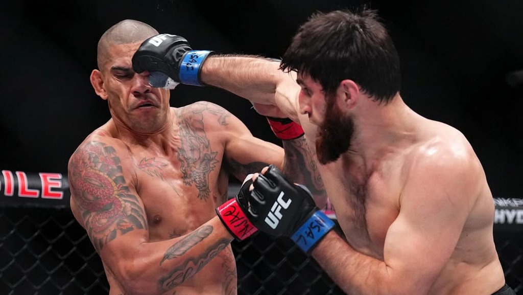 Pukul KO Ankalaev di Ronde 1, Alex Pereira Rebut Gelar UFC Light Pukul KO Ankalaev di Ronde 1, Alex Pereira Rebut Gelar UFC Light
