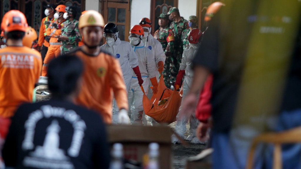 Basarnas Pastikan Belum Setop Evakuasi Korban Ponpes Al Khoziny Basarnas Pastikan Belum Setop Evakuasi Korban Ponpes Al Khoziny