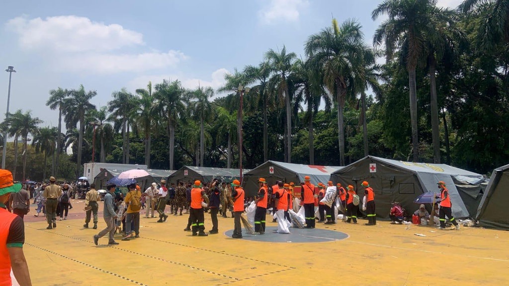 Sampah Perayaan HUT TNI di Monas dan Sekitarnya Capai 126,65 Ton Sampah Perayaan HUT TNI di Monas dan Sekitarnya Capai 126,65 Ton