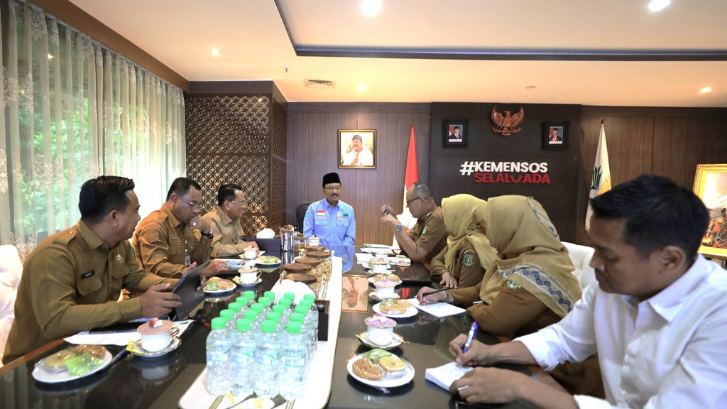 Mandat Pusat, Mensos Gus Ipul Ajak Kepala Daerah Perbarui DTSEN Mandat Pusat, Mensos Gus Ipul Ajak Kepala Daerah Perbarui DTSEN