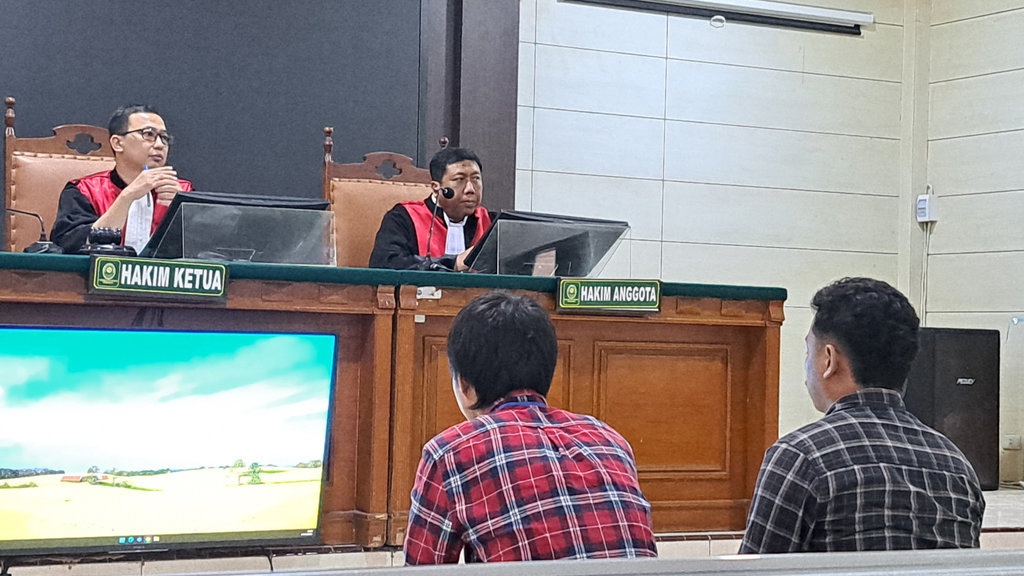 Vonis Dua Mahasiswa Undip Penyandera Intel saat May Day Semarang Vonis Dua Mahasiswa Undip Penyandera Intel saat May Day Semarang