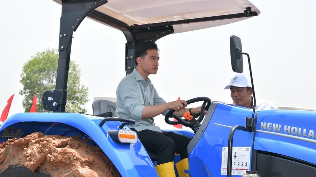 Gibran Minta Petani Tak Ditinggal Bila Panen Tak Sesuai Standar Gibran Minta Petani Tak Ditinggal Bila Panen Tak Sesuai Standar