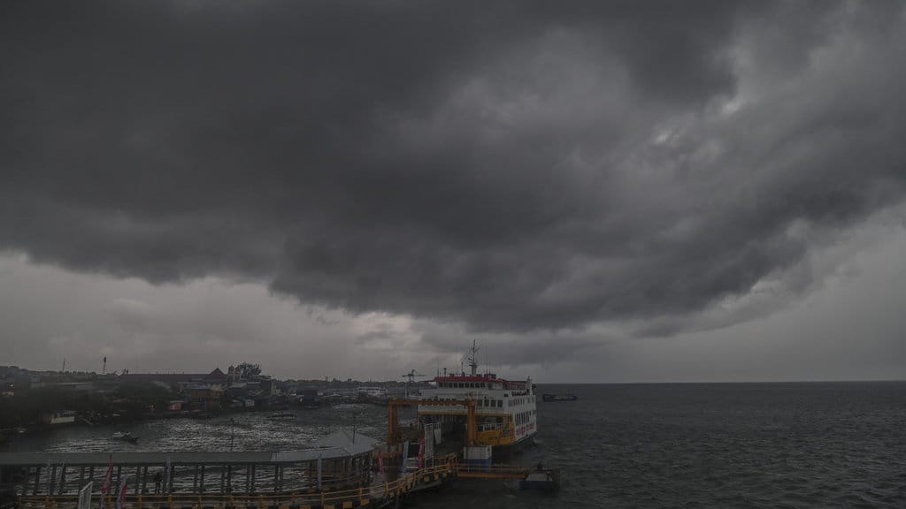 Cuaca Besok Panas atau Hujan? Begini Cara Ceknya di BMKG Cuaca Besok Panas atau Hujan? Begini Cara Ceknya di BMKG