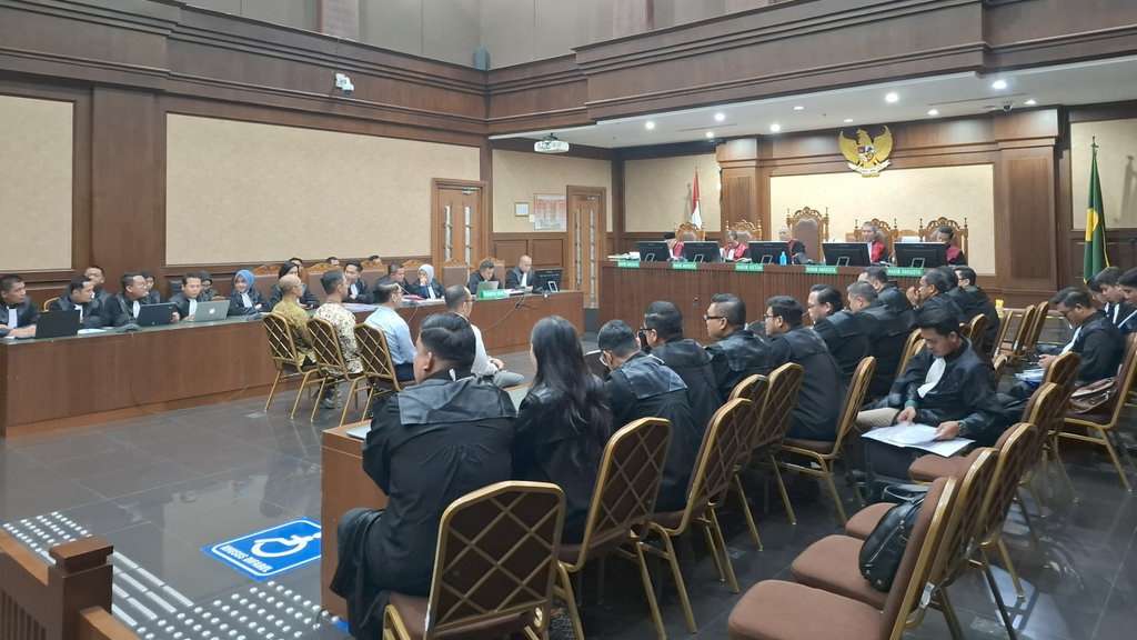 Hakim Tolak Eksepsi Riva Siahaan di Kasus Korupsi Minyak Mentah Hakim Tolak Eksepsi Riva Siahaan di Kasus Korupsi Minyak Mentah