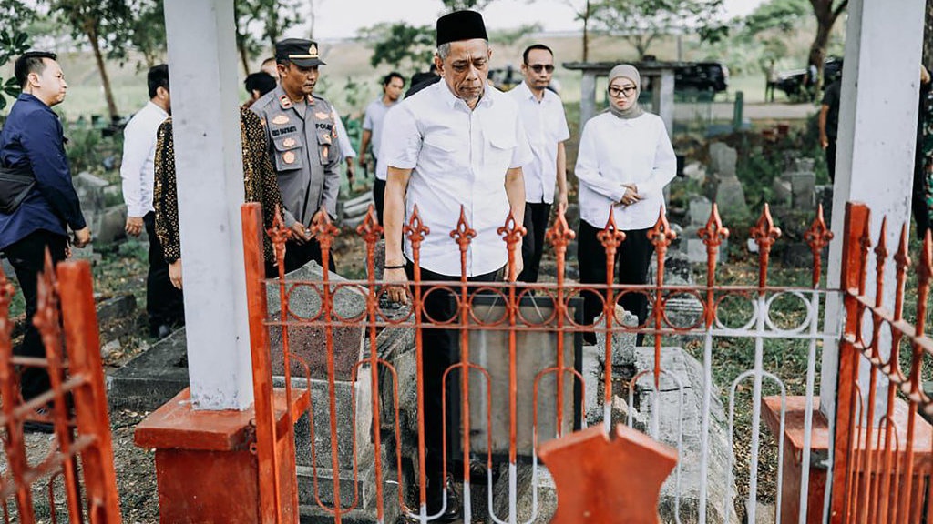 Wamensos Ziarah ke Makam Aktivis Buruh Marsinah di Nganjuk