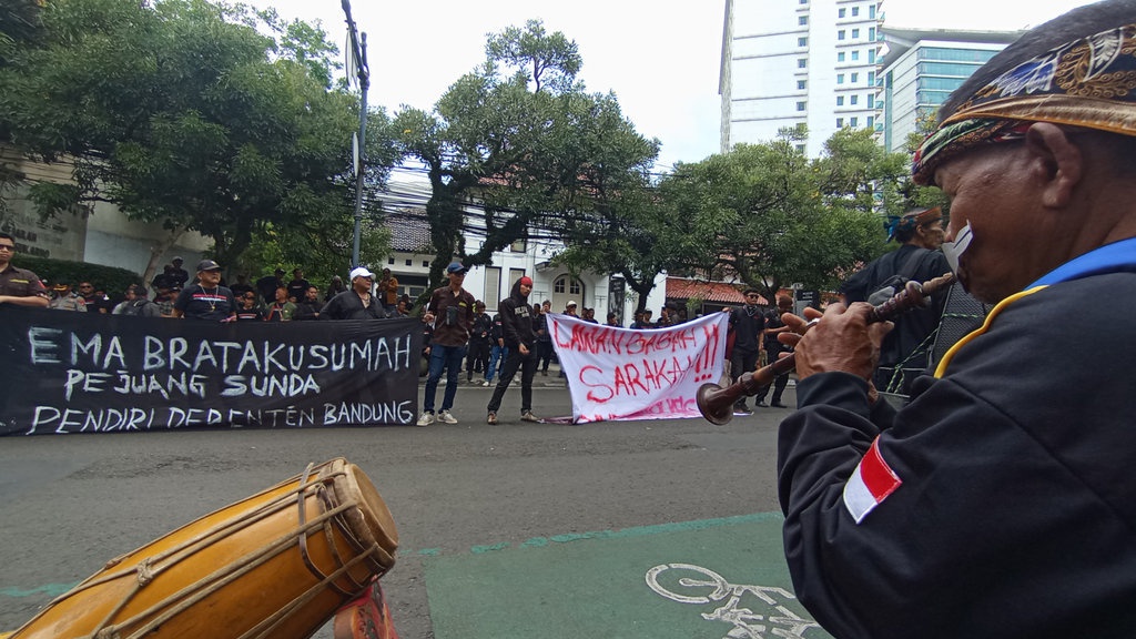 Aliansi Bandung Melawan Desak Pemkot Segera Buka Bandung Zoo Aliansi Bandung Melawan Desak Pemkot Segera Buka Bandung Zoo