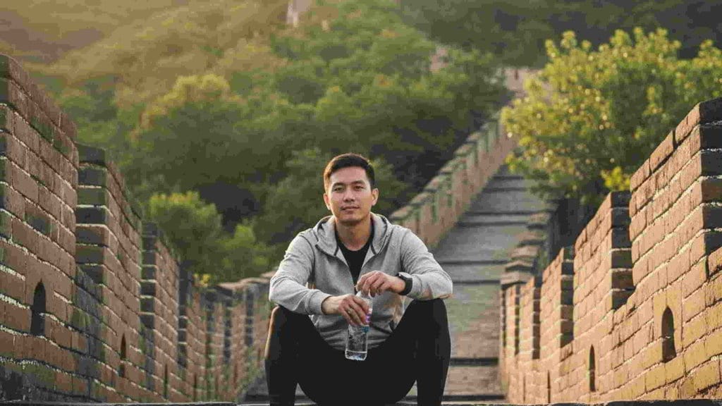 Prompt Gemini AI Foto di Pegunungan Alpen & Tembok Besar Cina