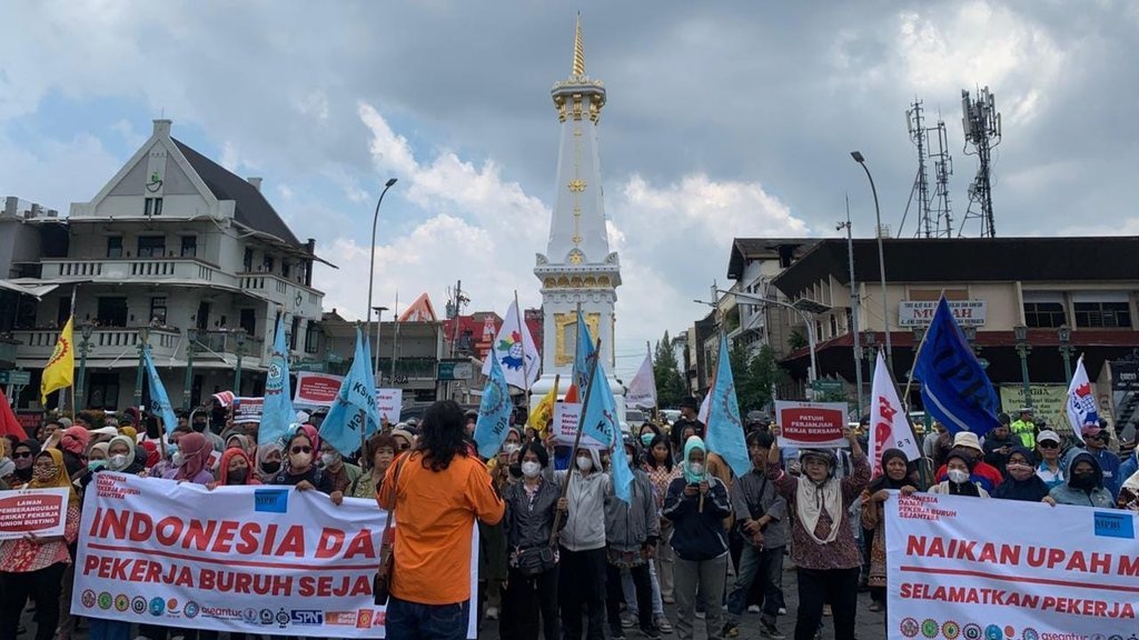 Buruh DIY Minta Upah Layak & Penyelesaian Sengketa Industrial Buruh DIY Minta Upah Layak & Penyelesaian Sengketa Industrial