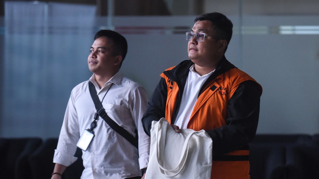 Penyidik KPK Serahkan Berkas Perkara Topan Ginting ke JPU